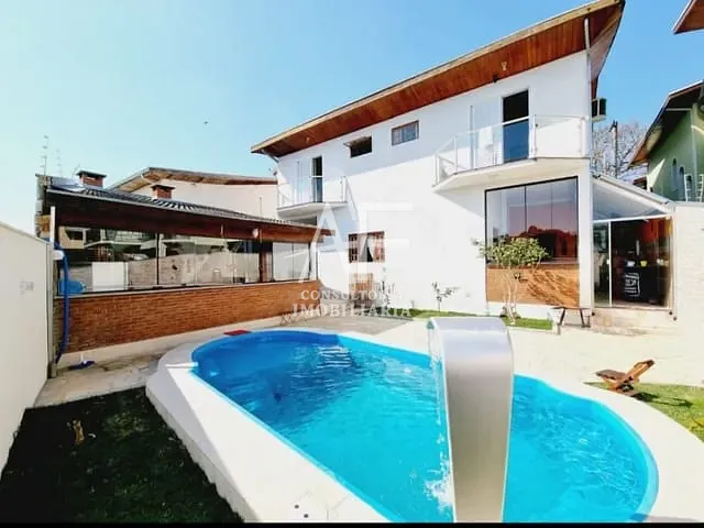 Sobrado com 350m² 3 quartos e 3 banheiros, à venda ou para alugar, no bairro Campos Elíseos em Taubaté