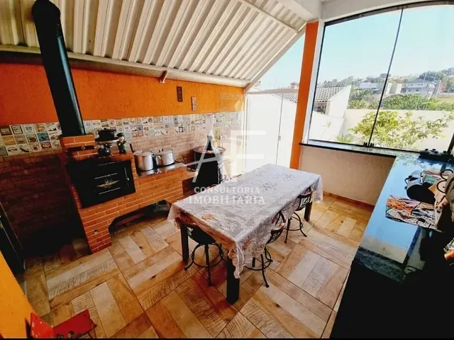 Sobrado com 350m² 3 quartos e 3 banheiros, à venda ou para alugar, no bairro Campos Elíseos em Taubaté