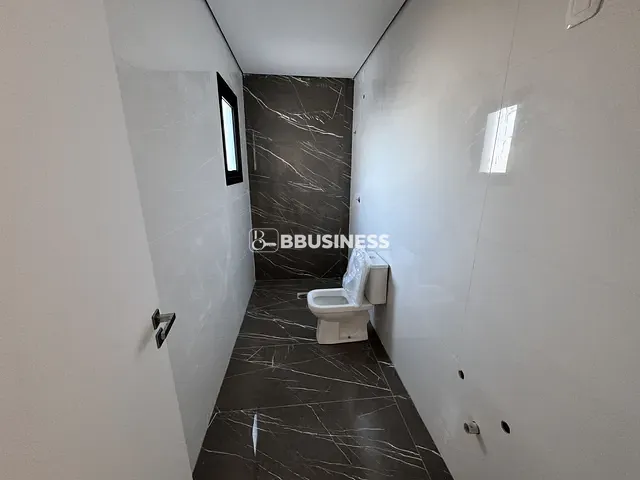 Sobrado 3 quartos e 2 banheiros, à venda, no bairro São Virgílio em Caxias do Sul