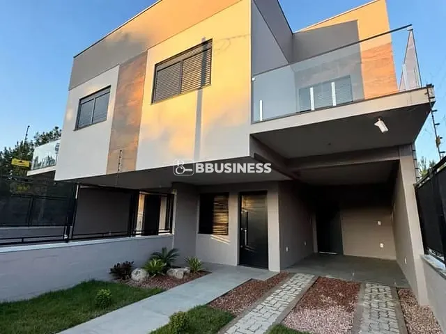 Sobrado 3 quartos e 2 banheiros, à venda, no bairro São Virgílio em Caxias do Sul