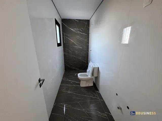 Sobrado 3 quartos e 2 banheiros, à venda, no bairro São Virgílio em Caxias do Sul