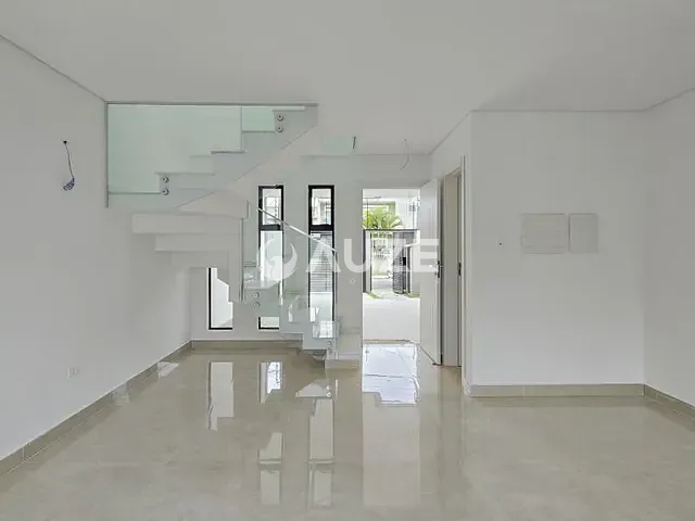 Sobrado com 108m² 3 quartos e 3 banheiros, à venda, no bairro Capão da Imbuia em Curitiba