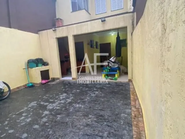 Sobrado com 120m² 3 quartos e 2 banheiros, à venda, no bairro Vila Iapi em Taubaté