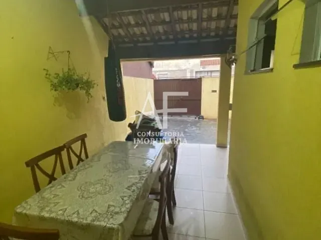 Sobrado com 120m² 3 quartos e 2 banheiros, à venda, no bairro Vila Iapi em Taubaté