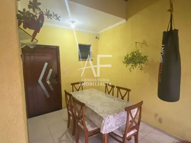 Sobrado com 120m² 3 quartos e 2 banheiros, à venda, no bairro Vila Iapi em Taubaté