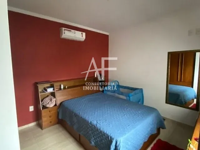 Sobrado com 120m² 3 quartos e 2 banheiros, à venda, no bairro Vila Iapi em Taubaté