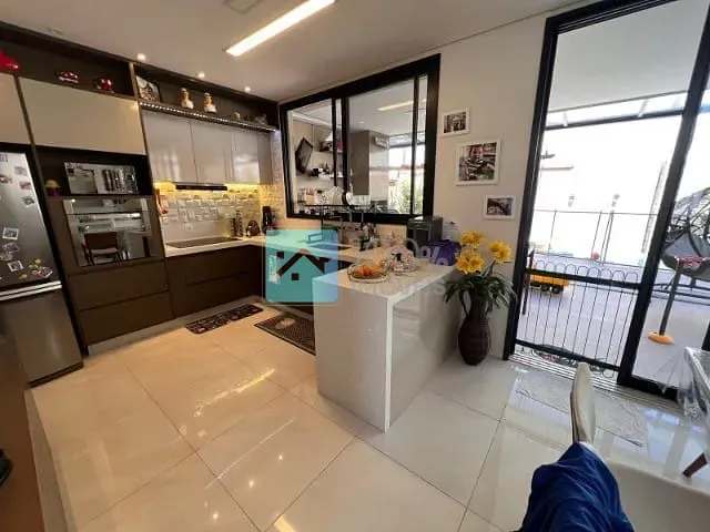 Sobrado com 300m² 3 quartos e 4 banheiros, à venda, no bairro Parque California em Jacareí