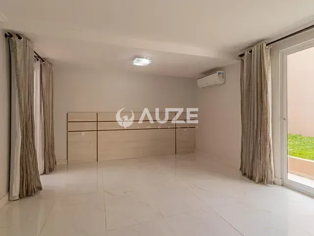 Sobrado com 320m² 5 quartos e 5 banheiros, à venda, no bairro Bacacheri em Curitiba