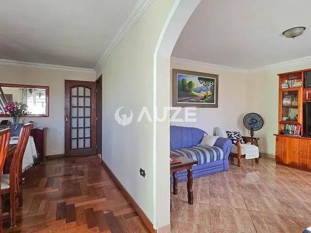 Sobrado com 242m² 4 quartos e 3 banheiros, à venda, no bairro Cajuru em Curitiba