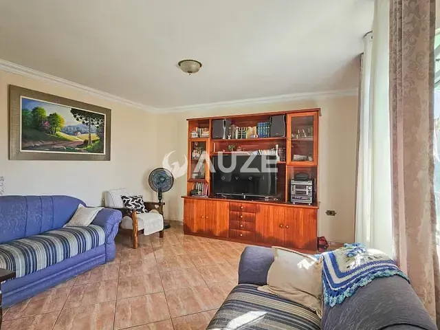 Sobrado com 242m² 4 quartos e 3 banheiros, à venda, no bairro Cajuru em Curitiba