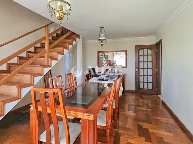 Sobrado com 242m² 4 quartos e 3 banheiros, à venda, no bairro Cajuru em Curitiba