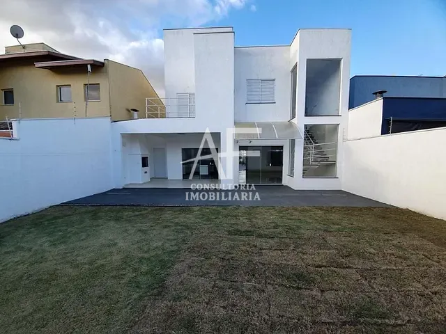 Sobrado com 275m² 3 quartos e 5 banheiros, para alugar, no bairro Campos Do Conde em Tremembé