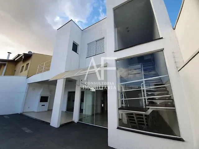 Sobrado com 275m² 3 quartos e 5 banheiros, para alugar, no bairro Campos Do Conde em Tremembé