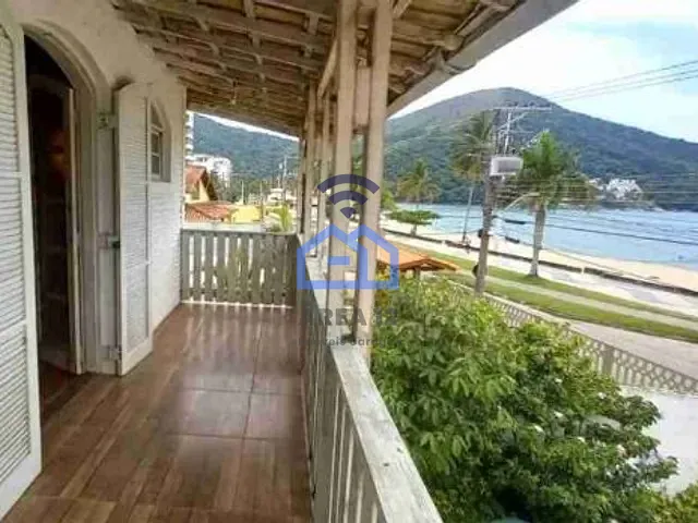 Sobrado com 309m² 4 quartos e 3 banheiros, à venda, no bairro Martim de Sá em Caraguatatuba