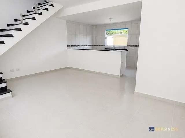 Sobrado 3 quartos e 2 banheiros, à venda, no bairro Maitinga em Bertioga