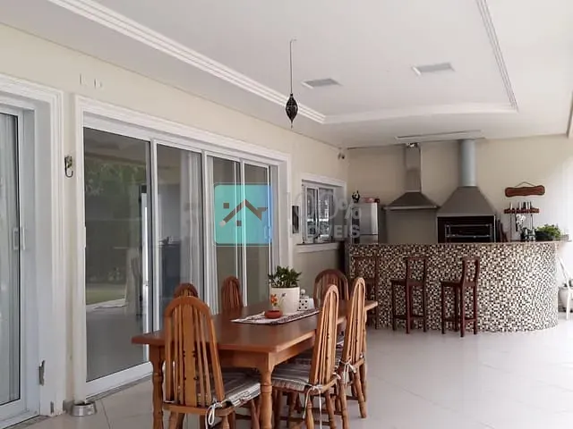 Sobrado com 270m² 4 quartos e 6 banheiros, à venda ou para alugar, no bairro Jardim Paraiba em Jacareí
