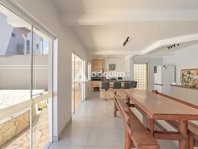 Casa com 440m² 3 quartos e 3 banheiros, à venda, no bairro Jardim Carvalho em Ponta Grossa