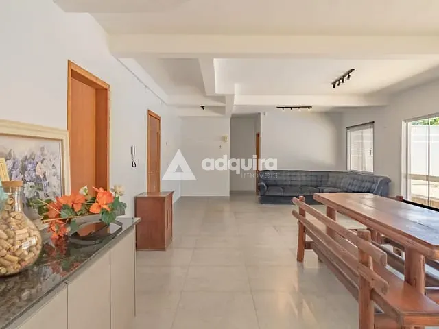 Casa com 440m² 3 quartos e 3 banheiros, à venda, no bairro Jardim Carvalho em Ponta Grossa