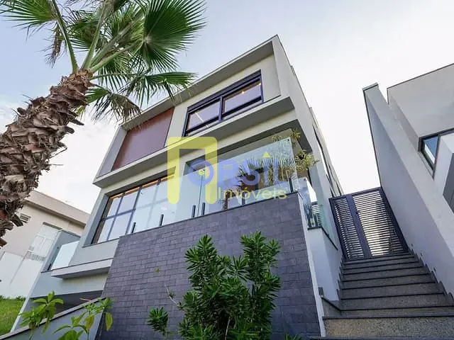 Sobrado com 274m² 4 quartos e 4 banheiros, à venda, no bairro Fazenda Rodeio em Mogi das Cruzes