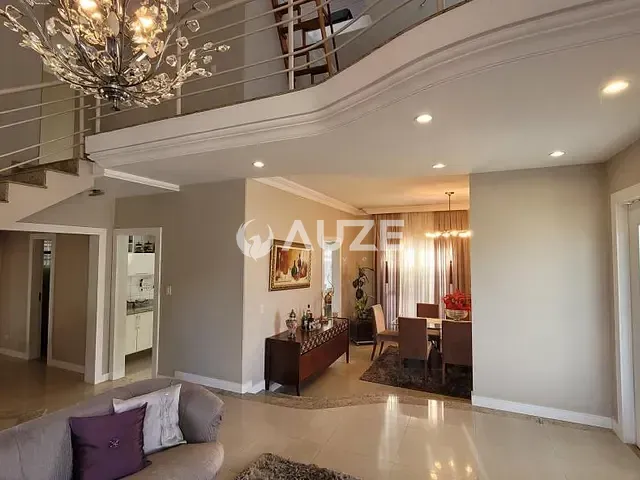 Sobrado com 288m² 3 quartos e 5 banheiros, à venda, no bairro Guaíra em Curitiba