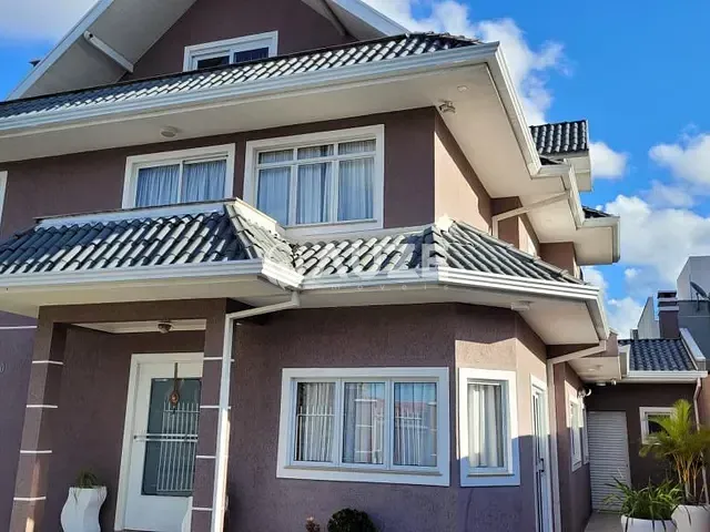 Sobrado com 288m² 3 quartos e 5 banheiros, à venda, no bairro Guaíra em Curitiba