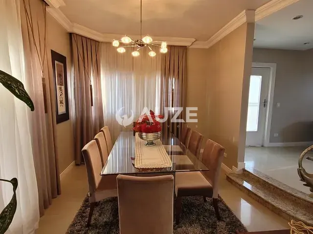Sobrado com 288m² 3 quartos e 5 banheiros, à venda, no bairro Guaíra em Curitiba