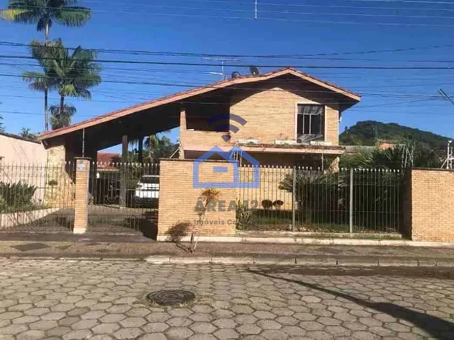 Sobrado com 957m² 10 quartos e 8 banheiros, à venda, no bairro Sumaré em Caraguatatuba