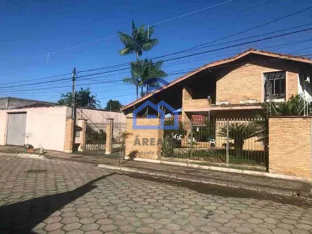 Sobrado com 957m² 10 quartos e 8 banheiros, à venda, no bairro Sumaré em Caraguatatuba