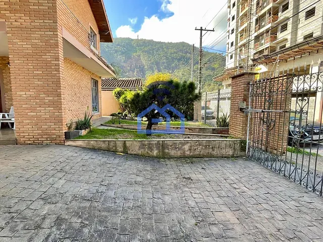 Sobrado com 957m² 10 quartos e 8 banheiros, à venda, no bairro Sumaré em Caraguatatuba