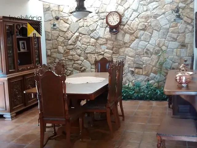 Sobrado com 336m² 4 quartos e 2 banheiros, à venda, no bairro Vila São João em Caçapava
