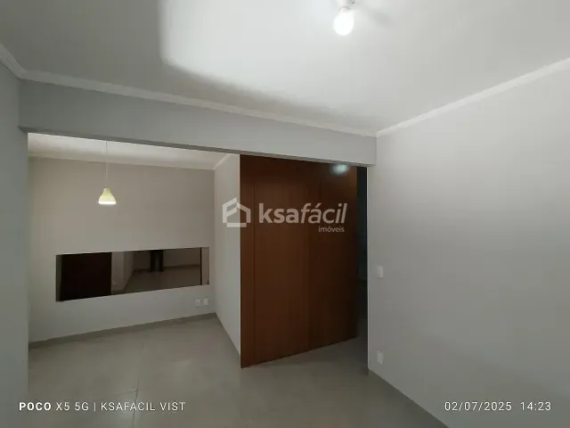 Sobrado com 204m² 3 quartos e 3 banheiros, à venda ou para alugar, no bairro Tiradentes em Campo Grande