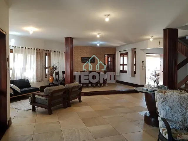 Sobrado com 480m² 3 quartos e 5 banheiros, à venda, no bairro Jardim das Nações em Taubaté