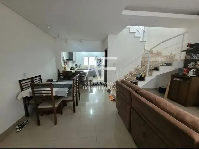 Sobrado com 225m² 3 quartos e 2 banheiros, à venda, no bairro Vila Areao em Taubaté