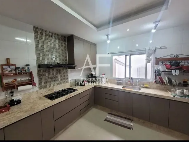 Sobrado com 225m² 3 quartos e 2 banheiros, à venda, no bairro Vila Areao em Taubaté