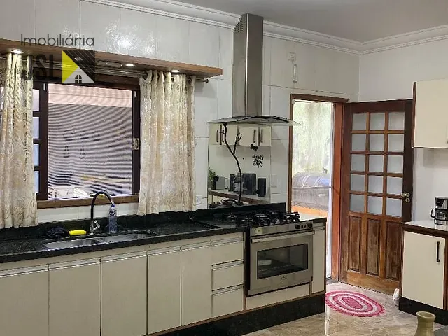 Sobrado com 175m² 4 quartos e 2 banheiros, à venda, no bairro Parque do Museu em Caçapava