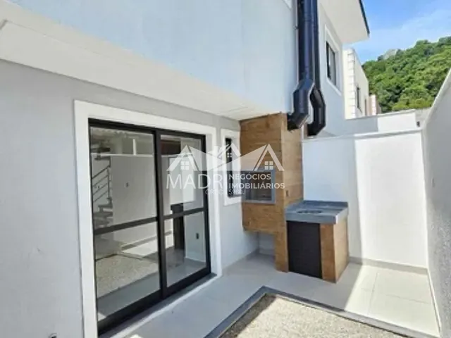 Sobrado com 100m² 2 quartos e 3 banheiros, à venda, no bairro Bela Vista em Palhoça