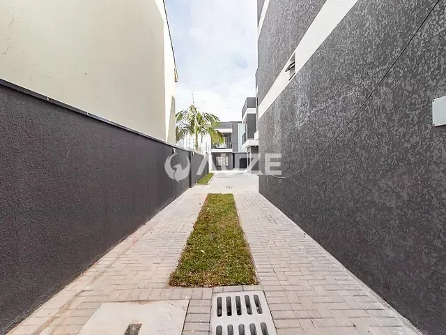 Sobrado com 99m² 3 quartos e 2 banheiros, à venda, no bairro Uberaba em Curitiba