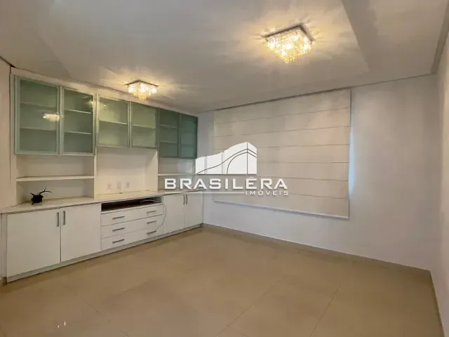 Sobrado com 370m² 4 quartos e 5 banheiros, à venda, no bairro Jardins Madri em Goiânia