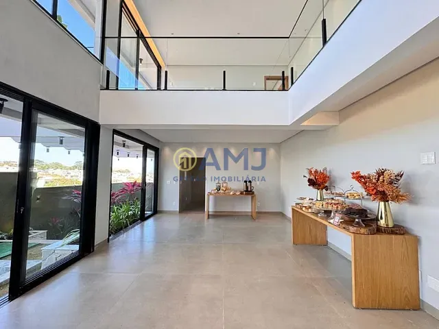 Sobrado com 360m² 3 quartos e 3 banheiros, à venda, no bairro Jardins Nápoles em Senador Canedo