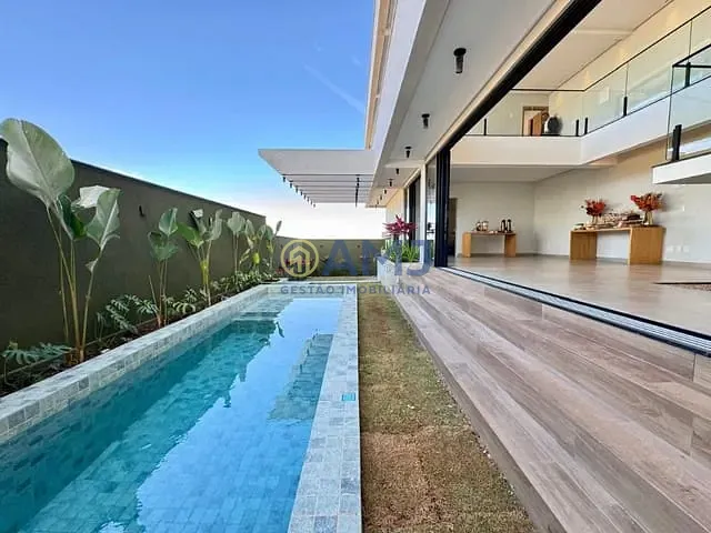 Sobrado com 360m² 3 quartos e 3 banheiros, à venda, no bairro Jardins Nápoles em Senador Canedo