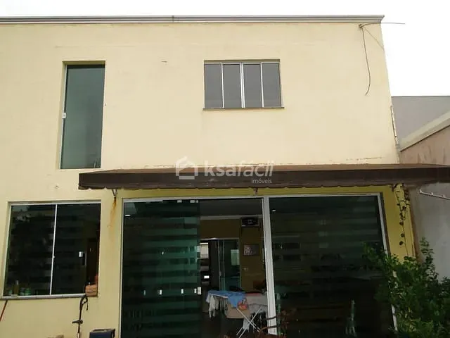 Sobrado com 300m² 3 quartos e 3 banheiros, à venda, no bairro Pioneiros em Campo Grande