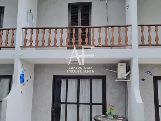 Sobrado com 60m² 2 quartos e 2 banheiros, à venda, no bairro Martim de Sá em Caraguatatuba