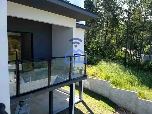 Sobrado com 508m² 3 quartos e 1 banheiro, à venda, no bairro Capricórnio II em Caraguatatuba