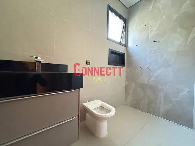 Sobrado com 364m² 4 quartos e 5 banheiros, à venda, no bairro Vila do Golf em Ribeirão Preto