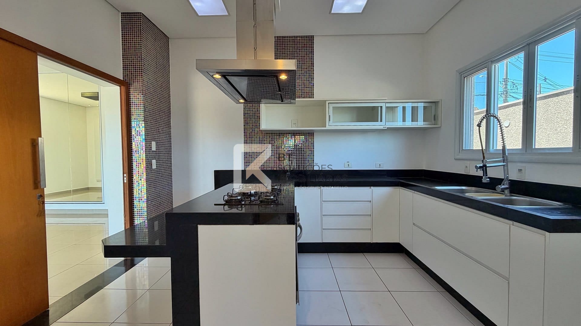 Sobrado, 3 quartos, 302 m² - Foto 8