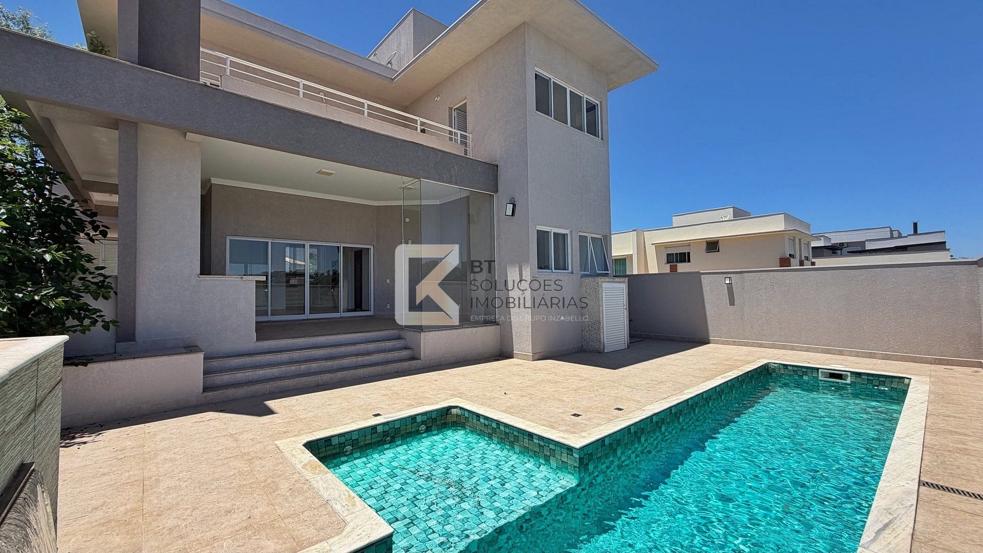 Sobrado, 3 quartos, 302 m² - Foto 1