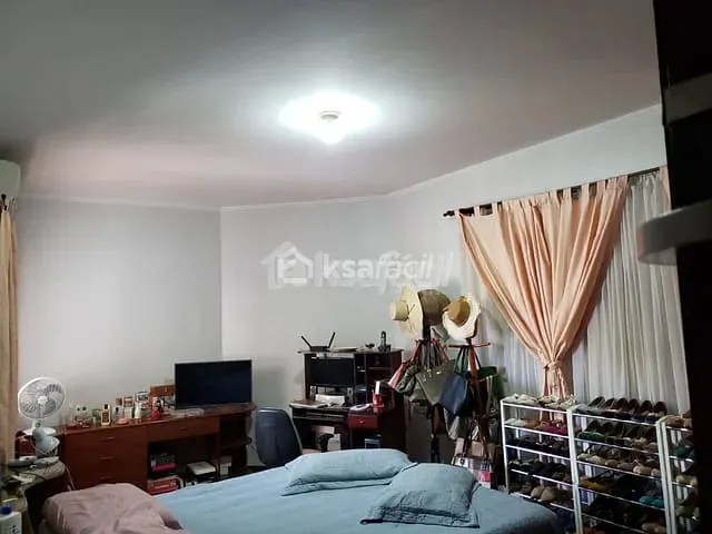 Sobrado com 360m², à venda, no bairro Universitário em Campo Grande