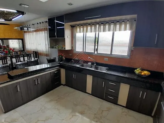 Sobrado com 300m² 2 quartos e 2 banheiros, à venda, no bairro Jardim Zaira em Mauá