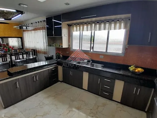 Sobrado com 300m² 2 quartos e 2 banheiros, à venda, no bairro Jardim Zaira em Mauá