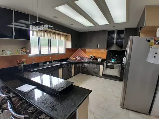 Sobrado com 300m² 2 quartos e 2 banheiros, à venda, no bairro Jardim Zaira em Mauá